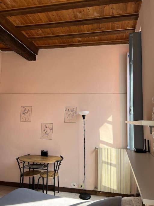 Minimal Studio Con Travi A Vista Piacenza Buitenkant foto